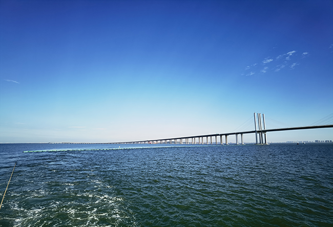 青岛胶州湾海底管道浮拖安装工程顺利完工